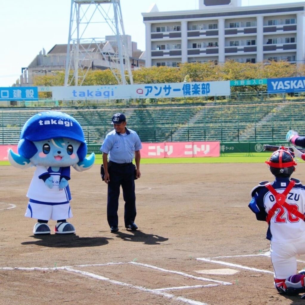 球団マスコット　なみるん　きぐるみ　タカギ北九州ウォーターウェーブ