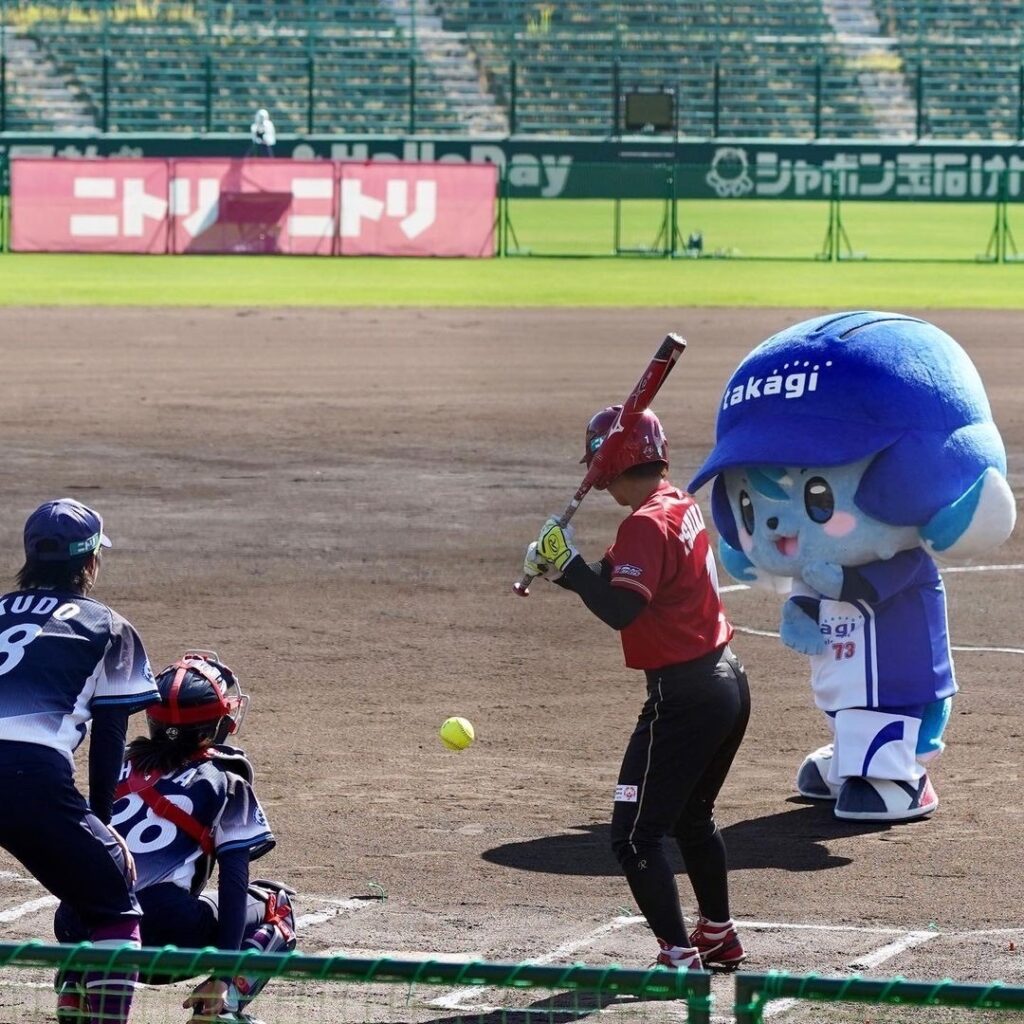 球団マスコット　なみるん　きぐるみ　タカギ北九州ウォーターウェーブ